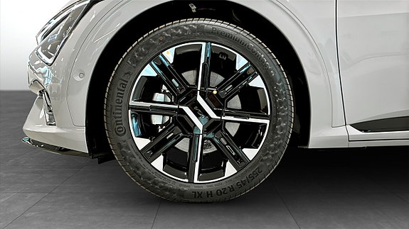 Kia EV6 3 of 13