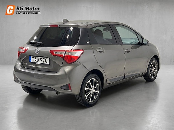 Toyota Yaris 4 of 19