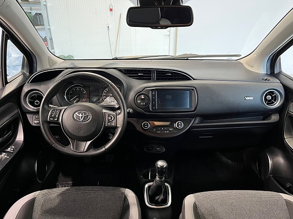 Toyota Yaris 12 of 19