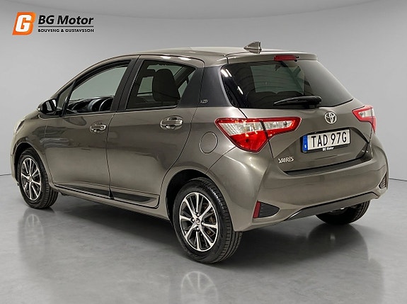 Toyota Yaris 3 of 19