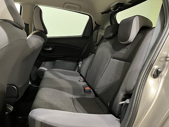 Toyota Yaris 10 of 19