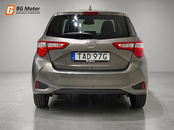 Toyota Yaris 8 of 19
