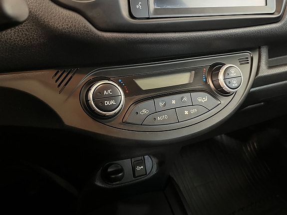 Toyota Yaris 16 of 19