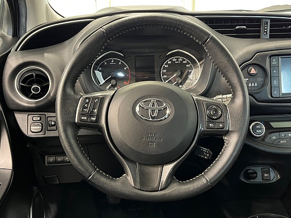 Toyota Yaris 13 of 19