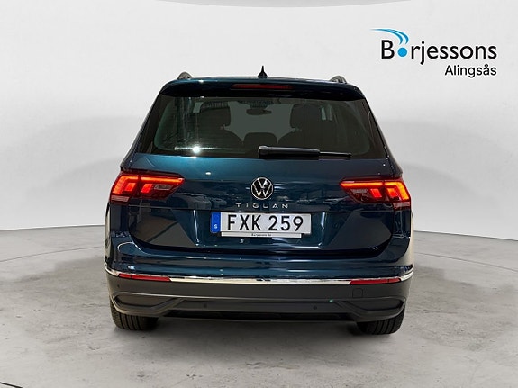 Volkswagen Tiguan 4 of 18