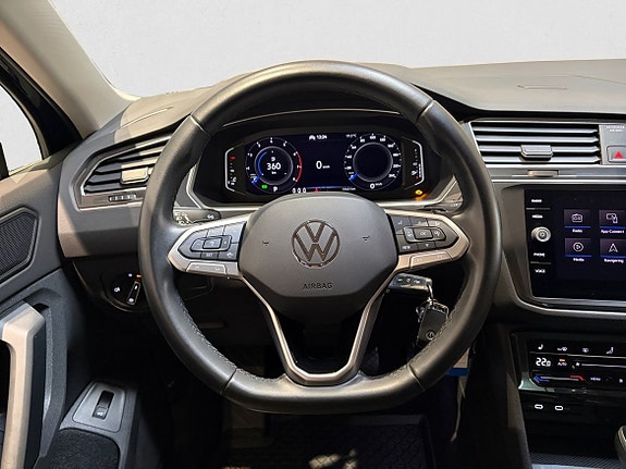 Volkswagen Tiguan 10 of 18