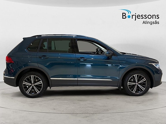 Volkswagen Tiguan 2 of 18