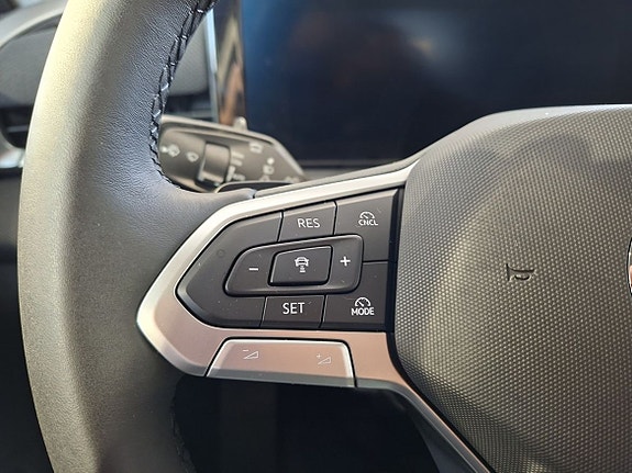 Volkswagen T-Roc 16 of 17