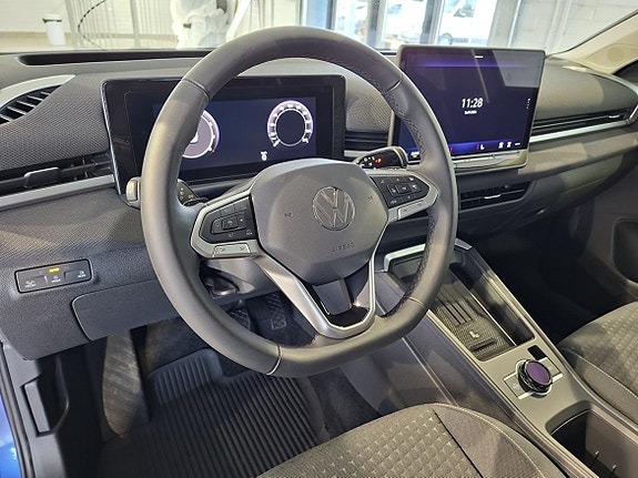 Volkswagen T-Roc 6 of 17