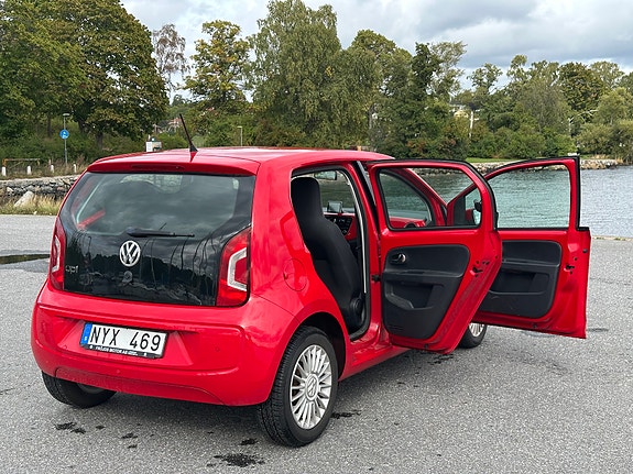 Volkswagen UP! 2 of 10
