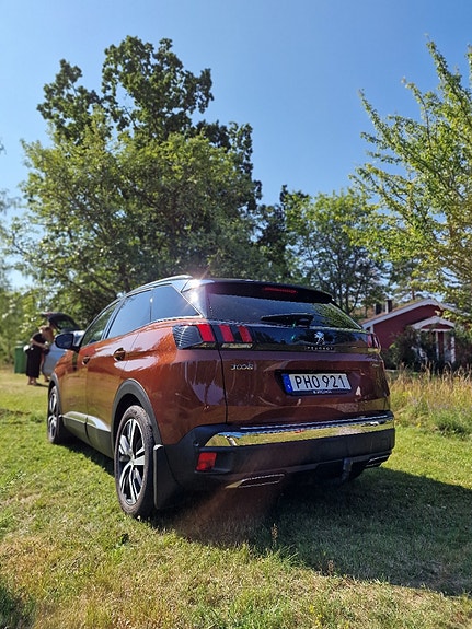 Peugeot 3008 2 of 6