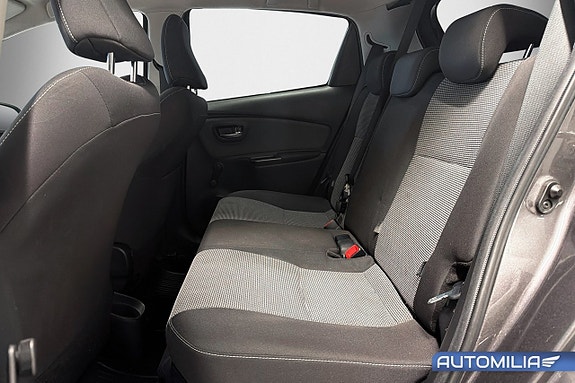 Toyota Yaris 5 of 15