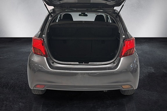 Toyota Yaris 12 of 15