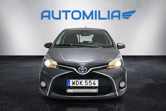 Toyota Yaris 2 of 15