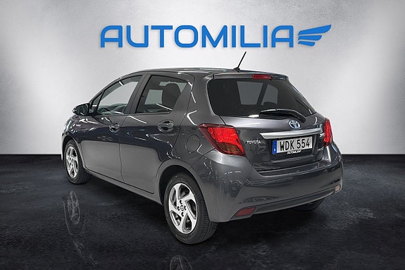 Toyota Yaris 10 of 15
