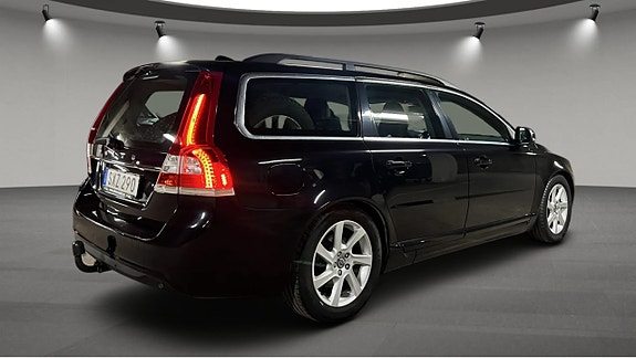 Volvo V70 3 of 9