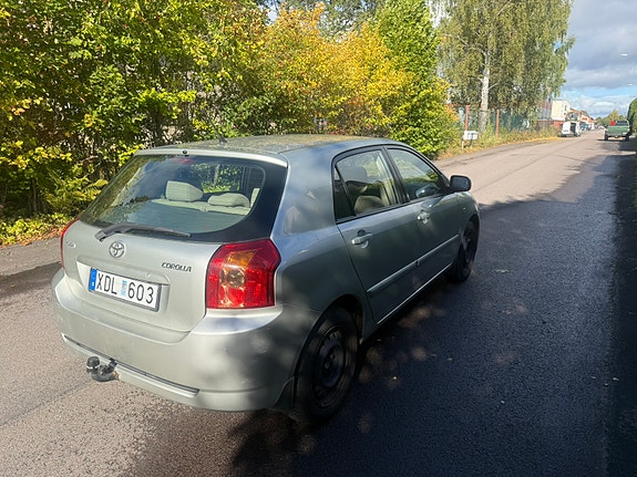 Toyota Corolla 4 of 5