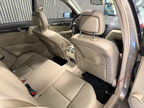 Mercedes-Benz C180 13 of 29