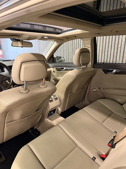 Mercedes-Benz C180 21 of 29
