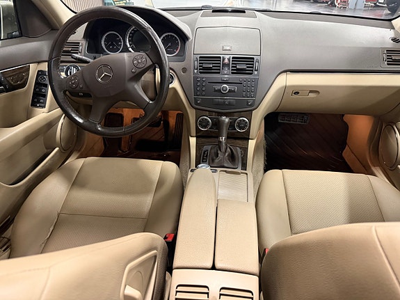 Mercedes-Benz C180 14 of 29
