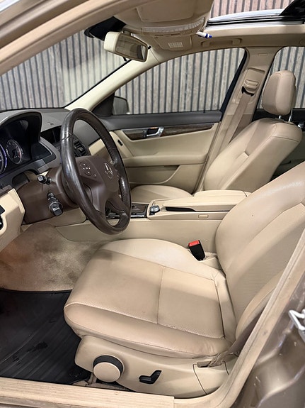 Mercedes-Benz C180 25 of 29