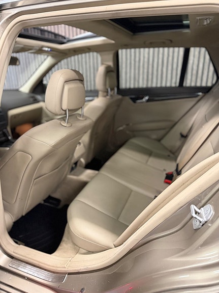 Mercedes-Benz C180 20 of 29