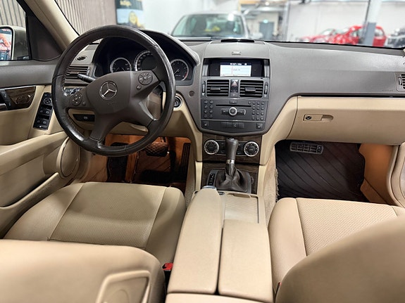 Mercedes-Benz C180 10 of 29