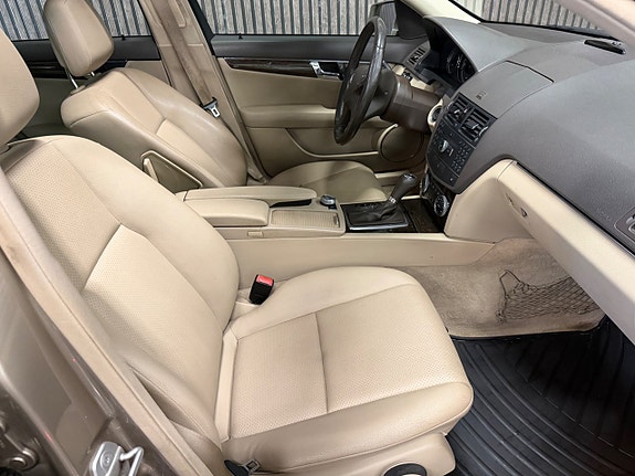 Mercedes-Benz C180 9 of 29