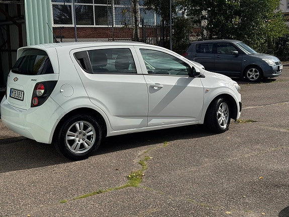 Chevrolet Aveo 4 of 13