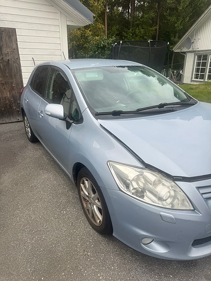 Toyota Auris 2 of 4