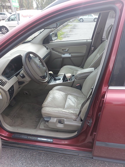 Volvo XC90 2 of 5