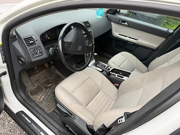 Volvo V50 4 of 12