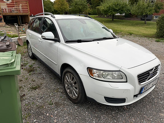Volvo V50 3 of 12