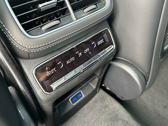 Mercedes-Benz GLE53 18 of 21