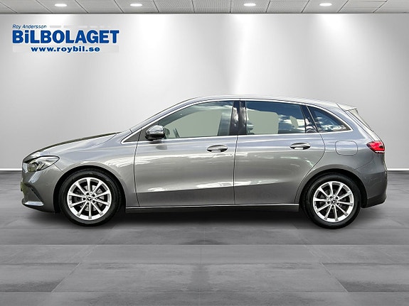 Mercedes-Benz B180 2 of 13