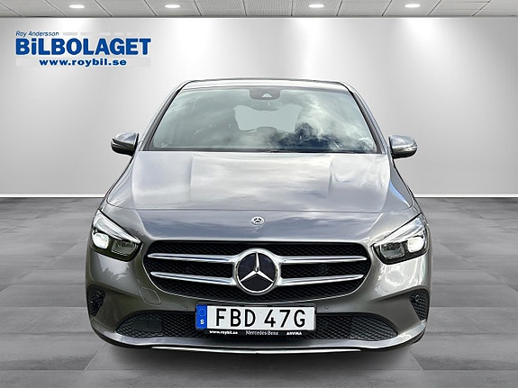 Mercedes-Benz B180 4 of 13