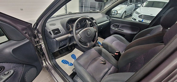 Renault Clio 9 of 13