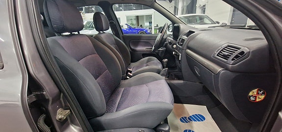 Renault Clio 12 of 13