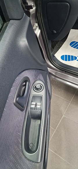 Renault Clio 13 of 13