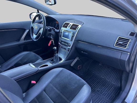 Toyota Avensis 7 of 16