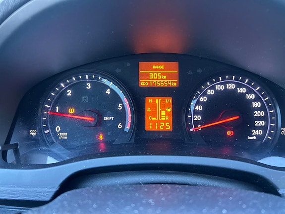 Toyota Avensis 12 of 16