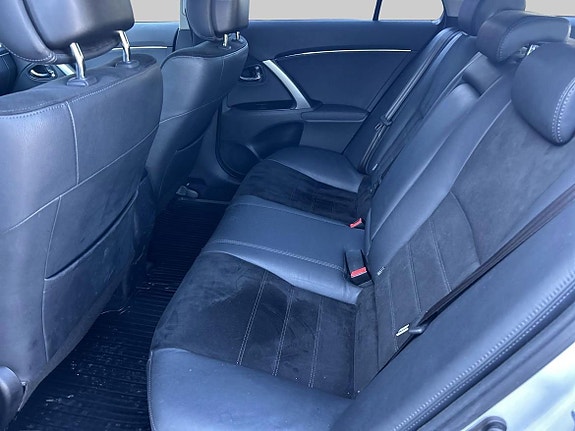 Toyota Avensis 8 of 16