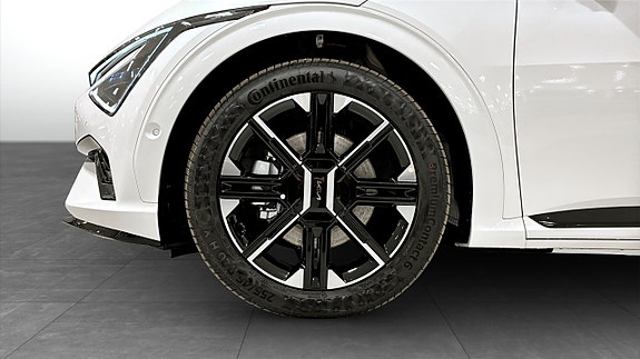 Kia EV6 4 of 16