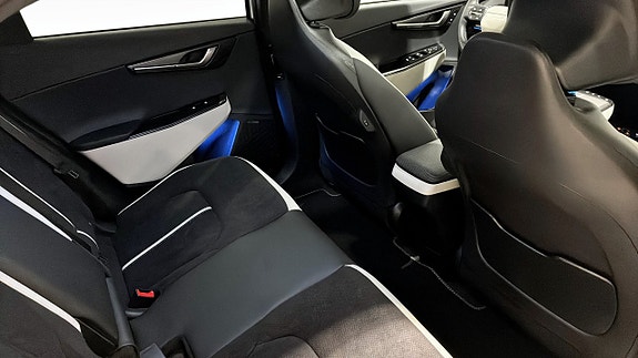 Kia EV6 5 of 16