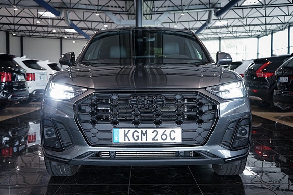 Audi Q5 2 of 27