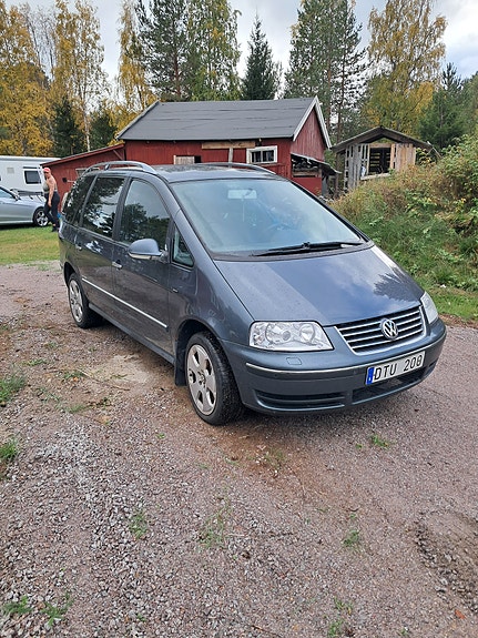 Volkswagen Sharan 2 of 3