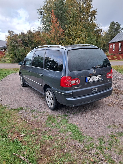 Volkswagen Sharan 3 of 3