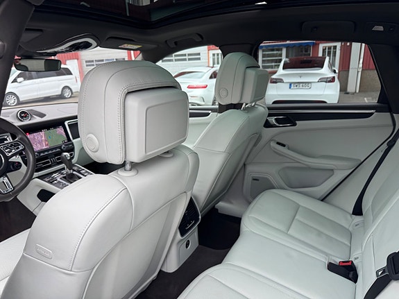 Porsche Macan 24 of 29