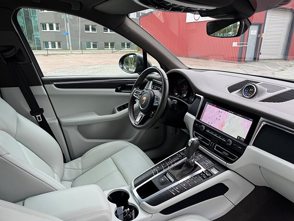 Porsche Macan 3 of 29