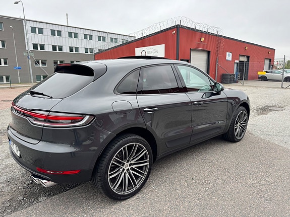 Porsche Macan 20 of 29